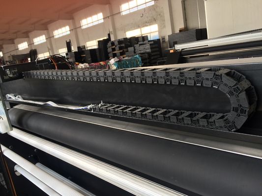 Plotter Kain Format Besar Dengan Pemanas Untuk Pembuatan Bendera Cermin Luar Ruang