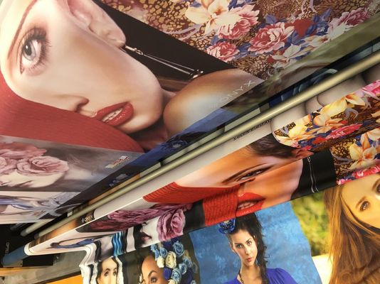 Mesin Cetak Tekstil Cmyk Inkjet Konsumsi Rendah Untuk Kain Kotak Led